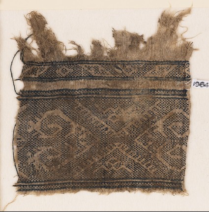 Textile fragment with inverted hooks and half-diamond-shapesfront