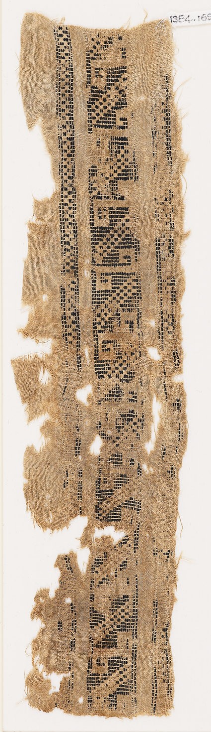 Textile fragment with S-shapesfront