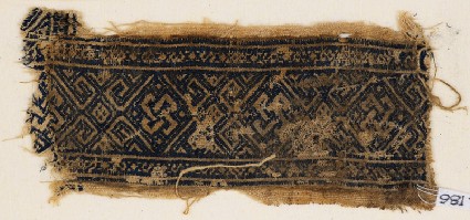 Textile fragment with interlaced knots and diamond-shapesfront