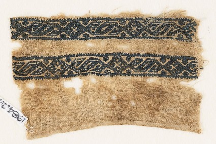 Textile fragment with bands of linked S-shapes and diamond-shapesfront