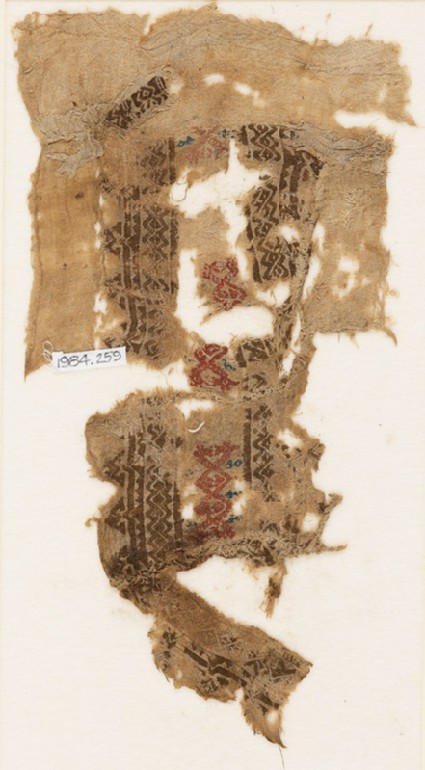 Textile fragment with linked rhombic shapesfront