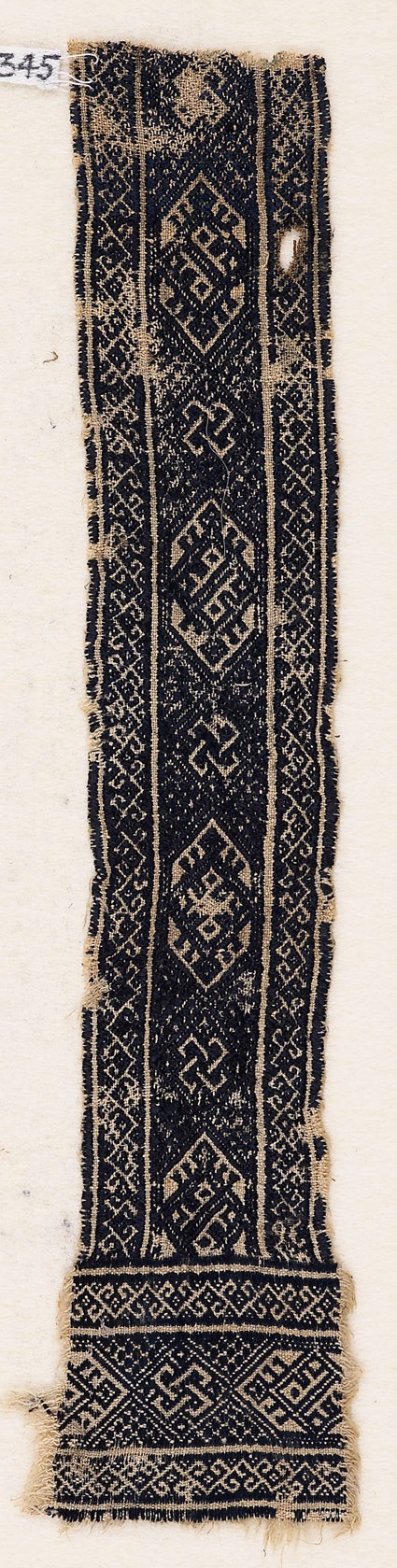 Textile fragment with interlacing knots, cartouches, diamond-shapes, and hooksfront