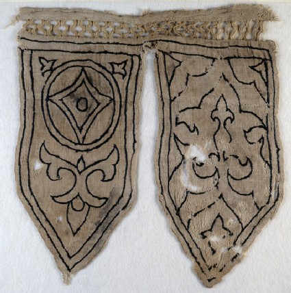 Tabs from a banner with fleur-de-lys, blazon, and trefoilsfront