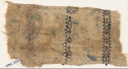 Textile fragment with triangles and diamond-shapesfront