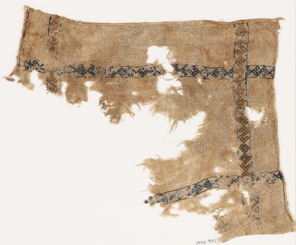 Textile fragment with S-shapes and diamond-shape bordersfront
