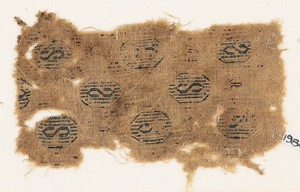 Textile fragment with hexagons containing an S-shapefront