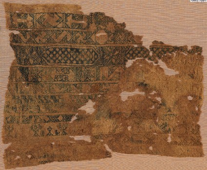 Sampler fragment with parallel bands containing S-shapes and hexagonsfront