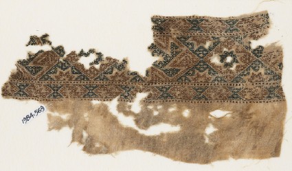Textile fragment with alternating diamond-shapes and hexagonsfront