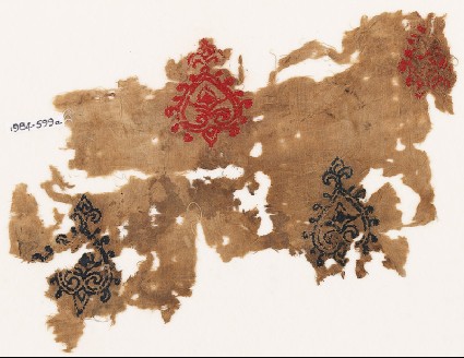 Textile fragment with hearts with trefoil pointsfront