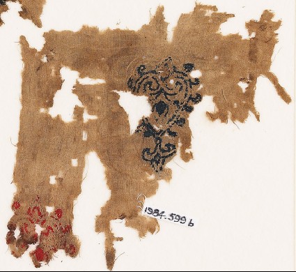 Textile fragment with hearts with trefoil pointsfront