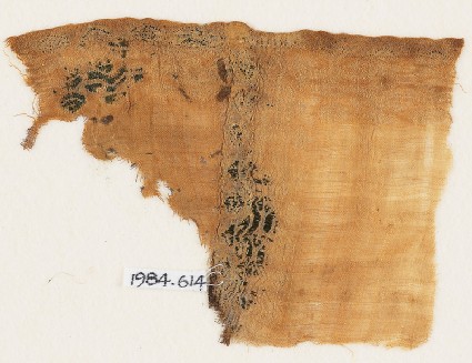Textile fragment with two borders with hook-shaped finialsfront