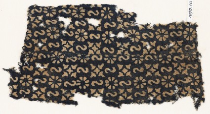 Textile fragment with reversed S-shapes, rosettes, and quatrefoilsfront