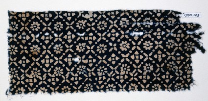 Textile fragment with flowers, quatrefoils, and rosettesfront
