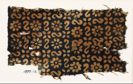 Textile fragment with reversed S-shapes, rosettes, and quatrefoilsfront