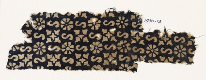 Textile fragment with S-shapes, rosettes, and quatrefoilsfront