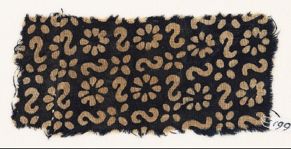 Textile fragment with S-shapes, rosettes, and quatrefoilsfront