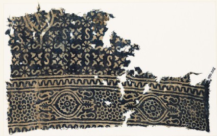 Textile fragment with S-shapes, quatrefoils, and rosettes set into linked starsfront