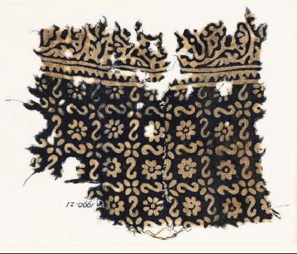 Textile fragment with reversed S-shapes, rosettes, and flowersfront