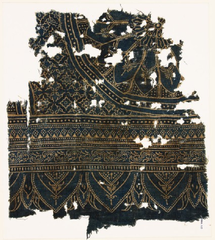 Textile fragment with large rosette, diamond-shapes, leaves, and archesfront