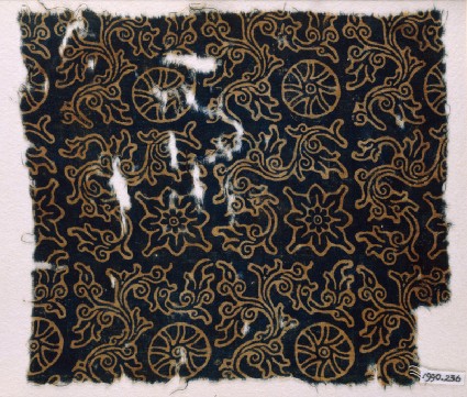 Textile fragment with rosettes or wheel-shapes, flowers, and plantsfront
