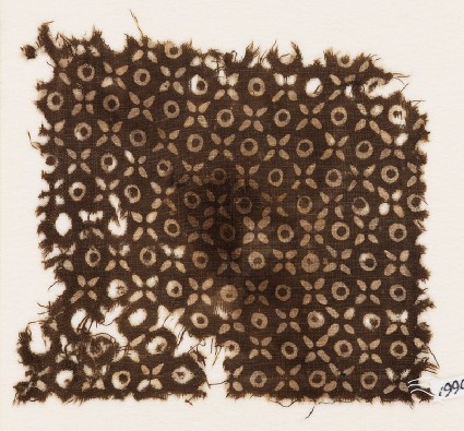 Textile fragment with quatrefoils and circlesfront