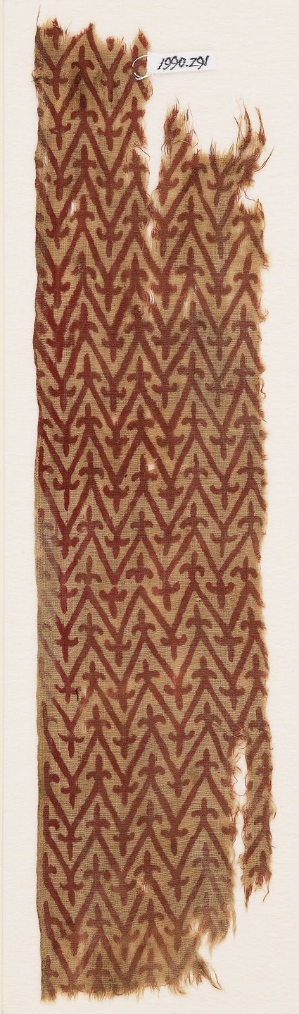 Textile fragment with linked chevrons and trefoilsfront