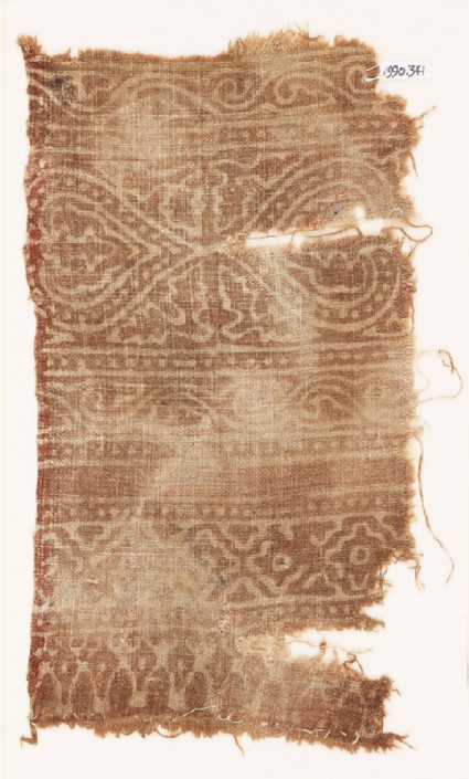 Textile fragment possibly imitating patola pattern, with hearts or leavesfront