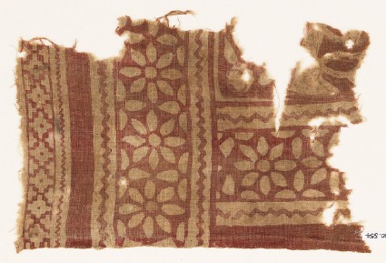 Textile fragment with rosettes and petalsfront