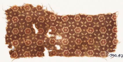 Textile fragment with stars, quatrefoils, and dotsfront