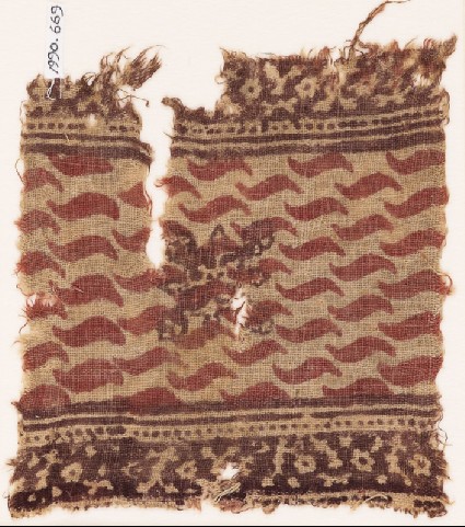Textile fragment with S-shapes and an ornate quatrefoilfront