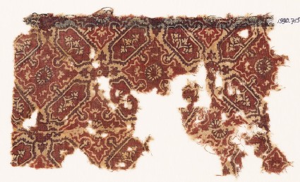 Textile fragment with quatrefoils and cartouchesfront