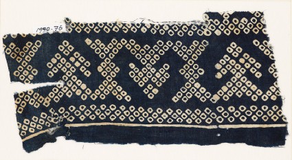 Textile fragment imitating bandhani, or tie-dye, with geometric patterns and arrow-shapesfront