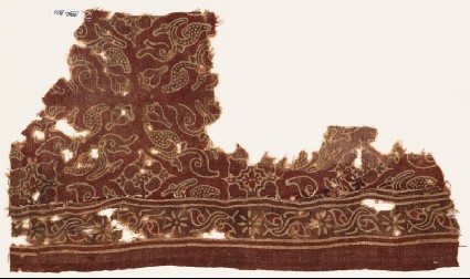 Textile fragment with leaves and quatrefoilsfront