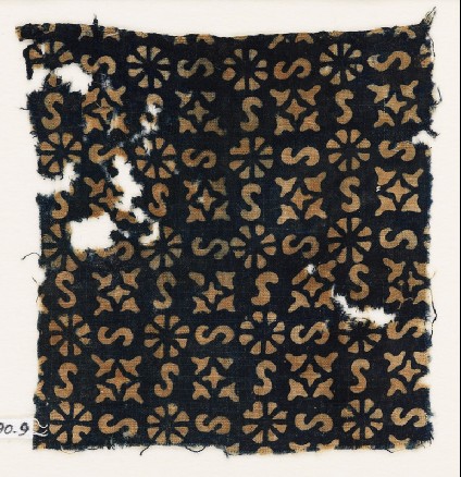 Textile fragment with S-shapes, rosettes, and quatrefoilsfront