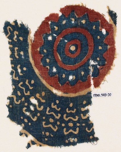 Textile fragment with a large circlefront