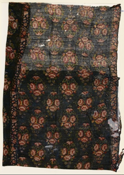 Textile fragment with bunches of flowersfront