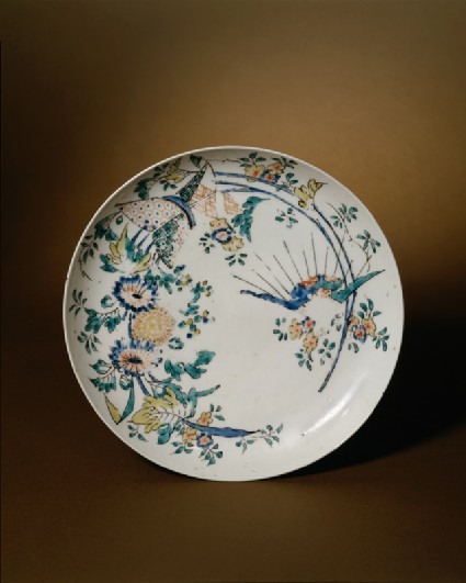 Shallow plate with floral decorationtop