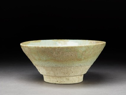 Bowl with white glazeoblique