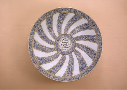 Plate with radial floral decoration and inscriptionfront