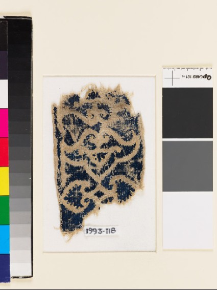 Textile fragment with double-palmettefront