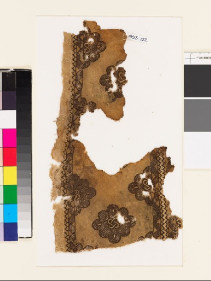 Textile fragment with cusped medallions and interlaced knotsfront