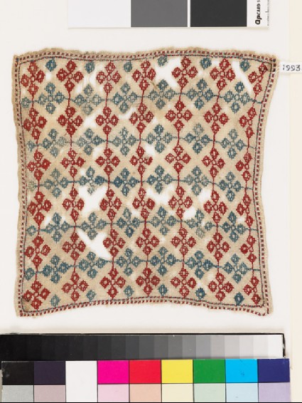 Textile fragment with linked diamond-shapesfront