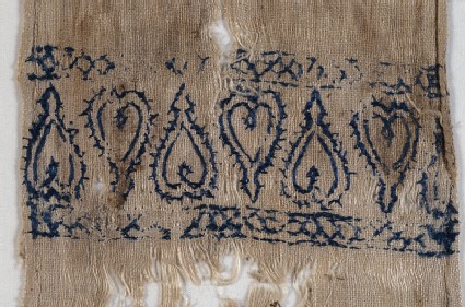Textile fragment from a scarf or girdle end with heartsfront