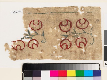 Textile fragment with sprays of crescent-shaped flowersfront