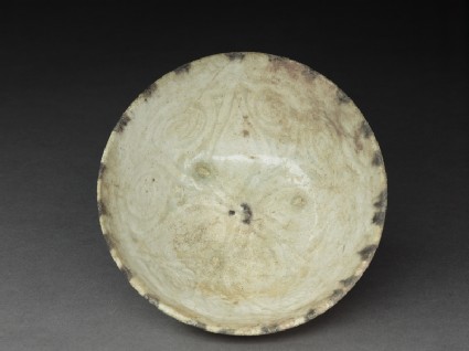 Bowl with vegetal decorationtop