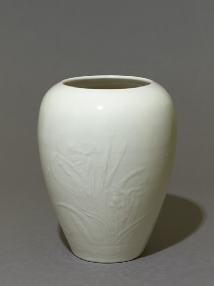 Vase with narcissi and a wagtailoblique