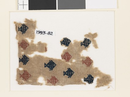 Textile fragment with diamond-shaped fishfront