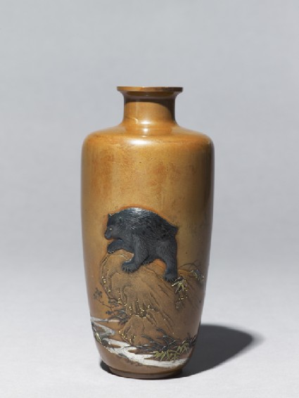 Baluster vase with a bear on a rockside