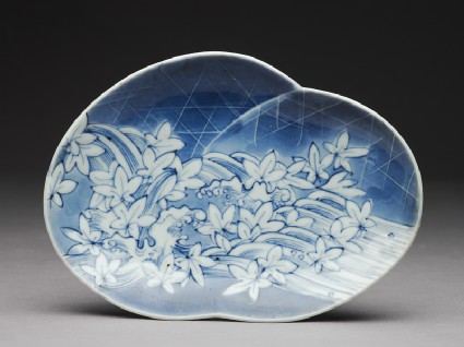 Dish with leaves and wavestop