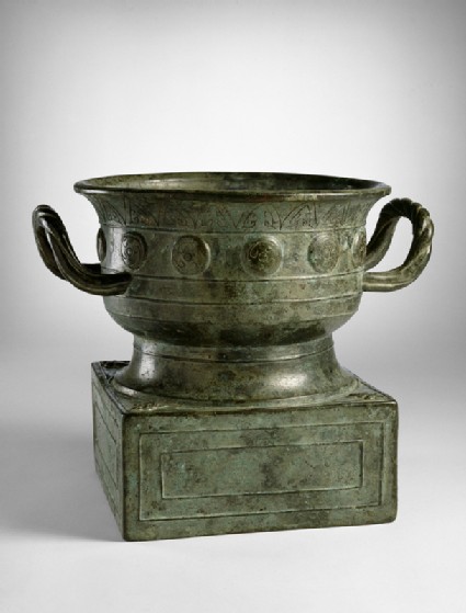 Ritual food vessel, or gui, with inscriptionoblique